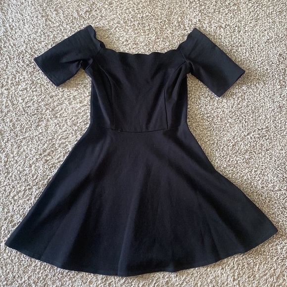 Lola Grace Black Dress - Picture 3 of 3